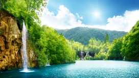 高清晰令人惊叹的绿色自然角小瀑布风景