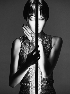 时尚芭莎中国艺术！未来主义的浪漫影像，苗条的身影，灵感来自于电影