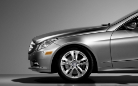 高清晰梅德赛斯奔驰E550双门轿车写真壁纸