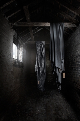 老宅室内昂贵的家具和织物静物摄影-英国伦敦john godwin摄影师作品