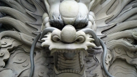 高清晰大气中国龙雕像壁纸