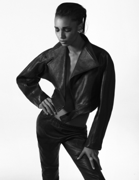 失去控制的黑色皮革时装