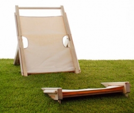 融入自然类似画板的木质躺椅，使得用户有直接接触的草-Adrian Wu设计师作品
