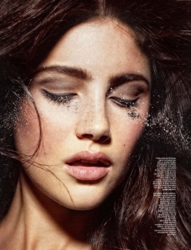 安娜-柔软真实的腮红妆色调美容人像