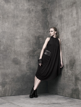 思考的秋季-灵感来自Karan已故的丈夫和艺术家