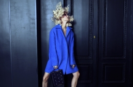 电蓝色的心情-卡罗琳温贝里时尚人像