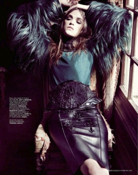 深浅不一的黑色时装秀-放荡不羁的巴黎风