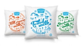新德里Mother Dairy妈妈枕头形牛奶包装，手工制作的图形元素排版，描绘了一个幸福的村庄，在印度树立了全新的标准