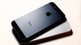 高清晰白色黑色苹果iphone5手机壁纸