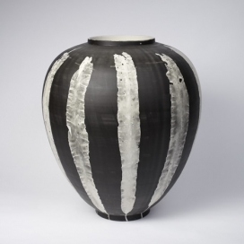 荷兰二人设计组合Glithero作品-表面感光的花瓶条