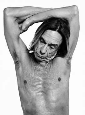 老年人的肌肉时尚黑白人像-英国伦敦Jad Oakes时尚摄影师作品