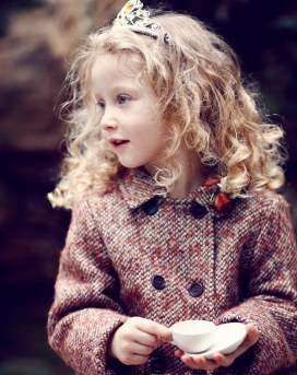 木材仙女-现代的时代作品的风格，土耳其女士们享受户外郊游，奇思妙想可爱的图像