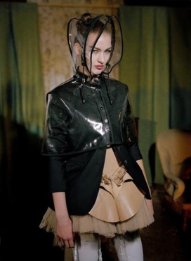 茫然和困惑-面具女郎埃琳娜