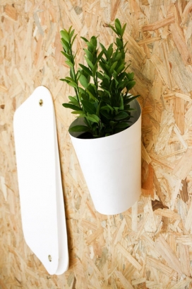 简单的几何形状Opot壁挂式盆景－西班牙瓦伦西亚Clara del Portillo设计师作品，Opot是一种新的方式与植被，简单的和独特的方式来装饰我们的墙。