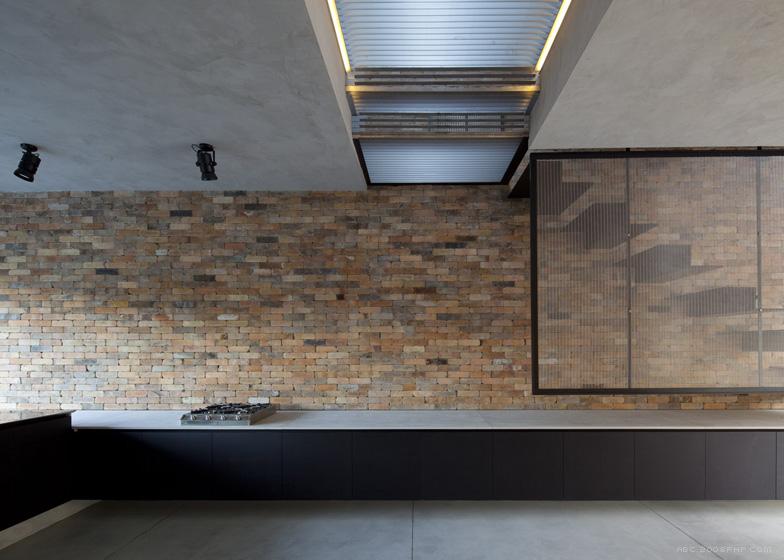 外露砖墙内饰ZBL House房屋建筑-以色列Paritzki & Liani建筑事务所作品---酷图编号1035819