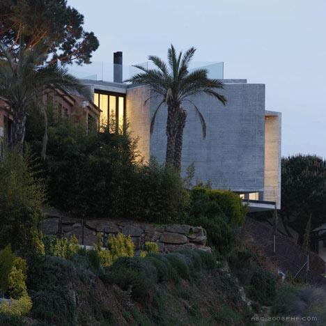 郊区山坡边缘上的X House-西班牙Cadaval & Solà-Morales建筑师作品---酷图编号9