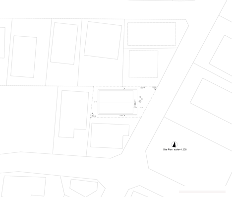 Y形木柱楼,两间卧室和一个传统的日式房间,以及三个独立的阁楼。客厅,餐厅和厨房都设在一楼-日本Hiroyuki Shinozaki建筑师作品---酷图编号27