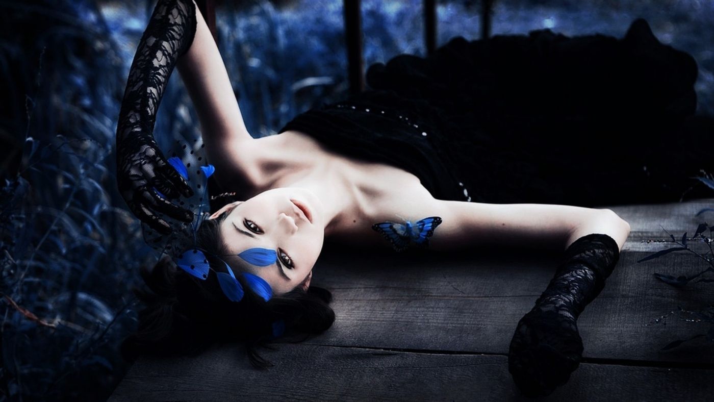 蓝色妖姬-布鲁内特图片