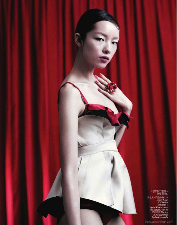 VOGUE中国-“优雅闺房”泳装秀,鲜明丰富的图像---酷图编号5