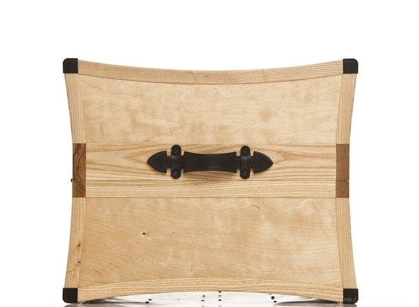 白桦树工具箱柜-超过600个独特的组件和250个精心联锁传统的关节,它有足够的悬挂空间,错综复杂的手工雕刻---酷图编号1045010