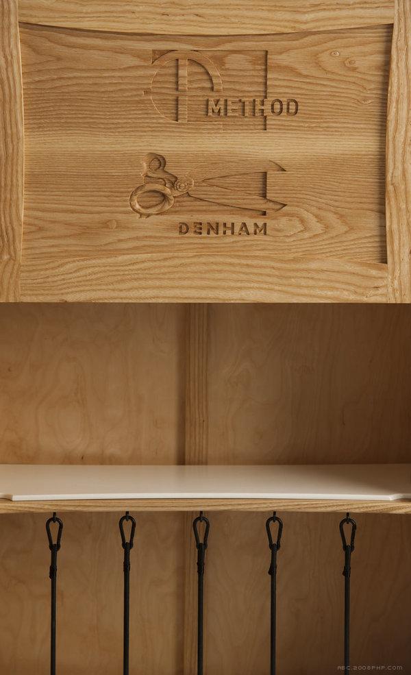 白桦树工具箱柜-超过600个独特的组件和250个精心联锁传统的关节,它有足够的悬挂空间,错综复杂的手工雕刻---酷图编号1045014