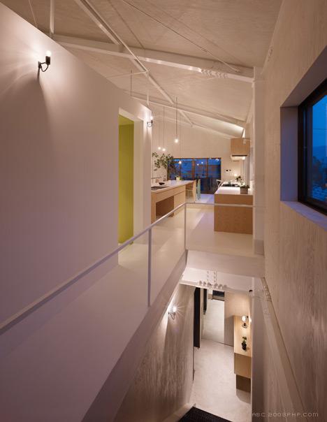 House-日本艾尔豪斯设计事务所作品,一间卧室和浴室都隐藏在这间仓库改建而成的白色盒子---酷图编号1045941