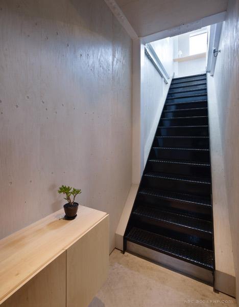 House-日本艾尔豪斯设计事务所作品,一间卧室和浴室都隐藏在这间仓库改建而成的白色盒子---酷图编号1045944