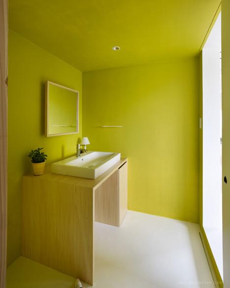 House-日本艾尔豪斯设计事务所作品,一间卧室和浴室都隐藏在这间仓库改建而成的白色盒子---酷图编号1045945