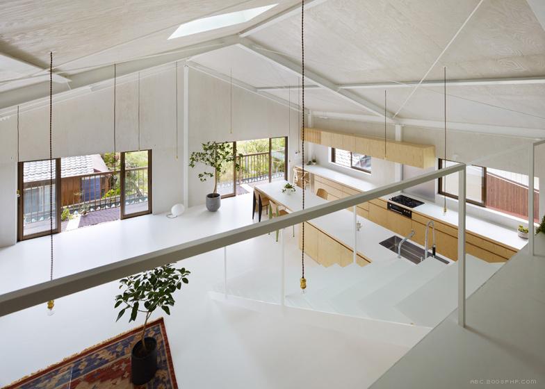 House-日本艾尔豪斯设计事务所作品,一间卧室和浴室都隐藏在这间仓库改建而成的白色盒子---酷图编号1045950