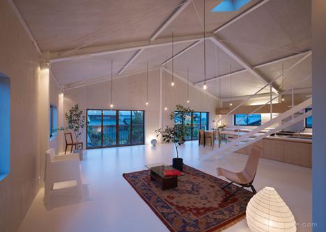 House-日本艾尔豪斯设计事务所作品,一间卧室和浴室都隐藏在这间仓库改建而成的白色盒子---酷图编号1045958