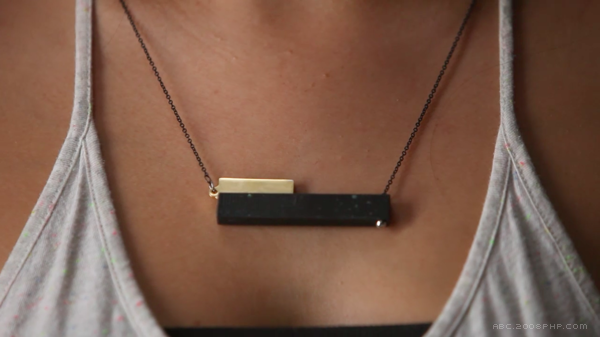 挂在脖子上的U盘装饰