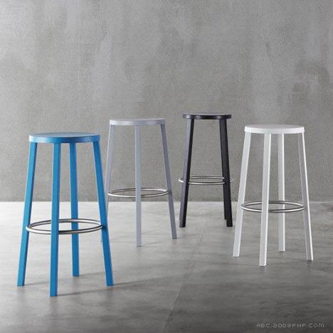意大利制造商在米兰推出的不锈钢脚踏板可堆叠木凳子-日本工业设计师Naoto Fukasawa深泽直人作品---酷图编号2
