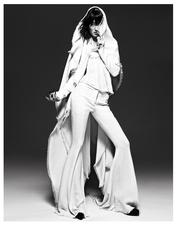 女人的温柔-丽娜张尹超-时尚芭莎黑白图像-现代技巧和轻声感性的男装剪裁---酷图编号1