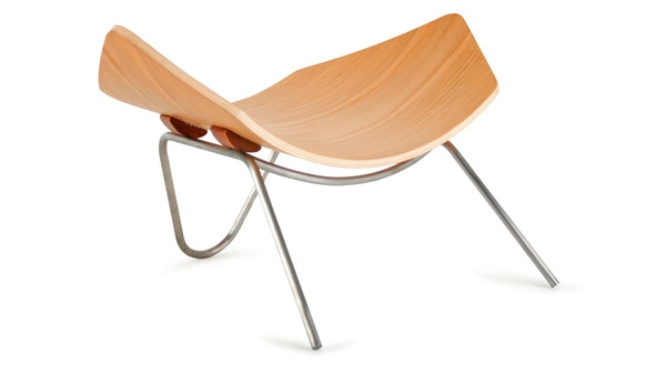 胶合板金属管弯曲的板凳图片