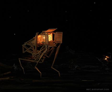 类似蚊子的一个巨大木制昆虫挂接灯-米兰展览---酷图编号1053082