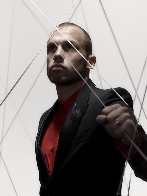 被威亚钢丝线的荷兰国家队体育明星约翰尼・黑廷加肖像---酷图编号3