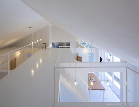 日本大窗户夹层阁楼建筑---酷图编号1054422