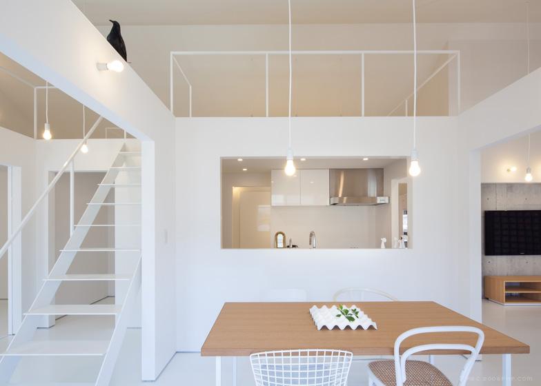 日本大窗户夹层阁楼建筑---酷图编号1054423