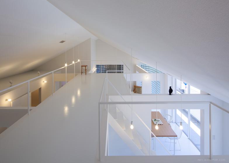 日本大窗户夹层阁楼建筑---酷图编号1054435