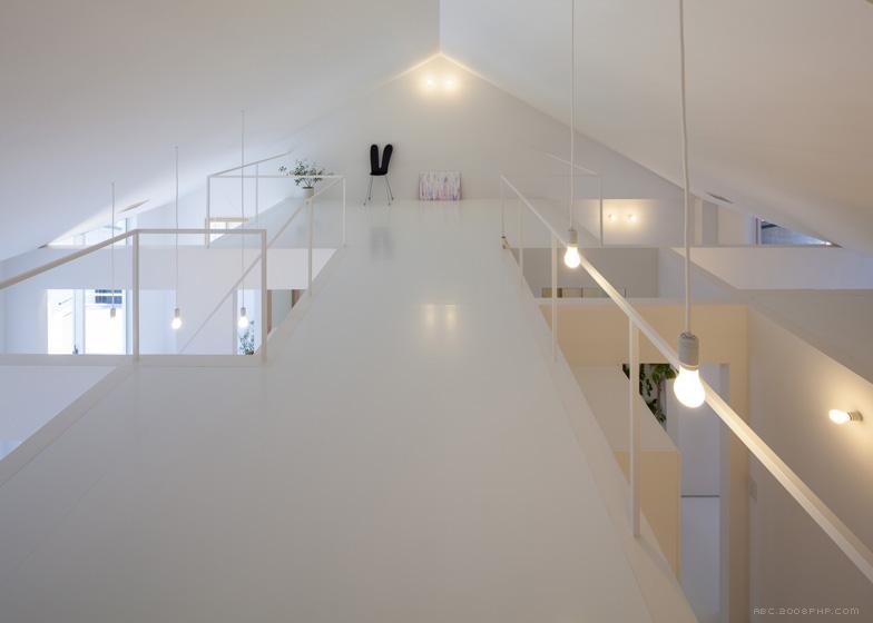 日本大窗户夹层阁楼建筑---酷图编号1054436