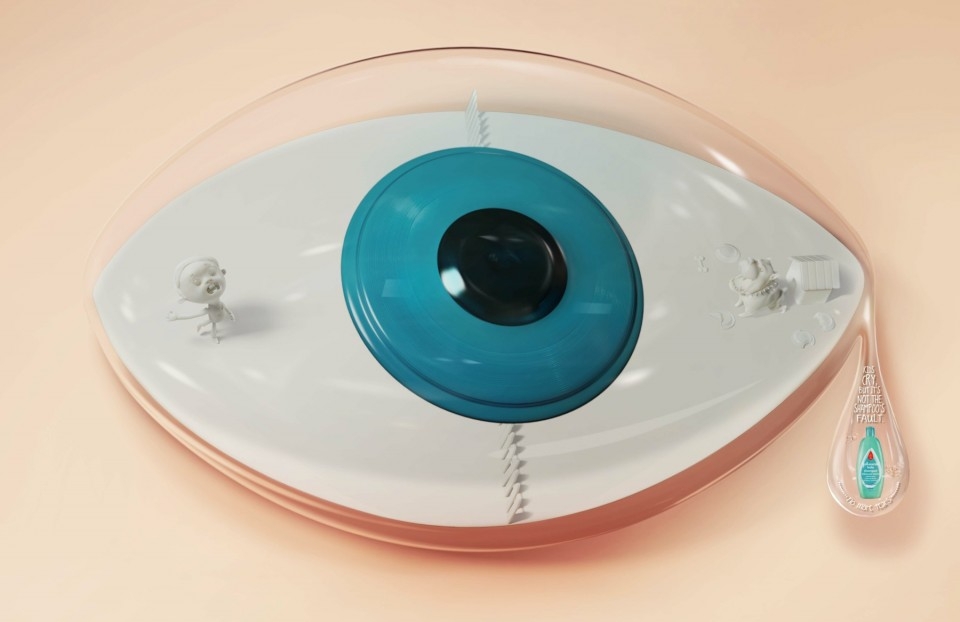 孩子哭了,但它不是洗发水的原因-强生婴儿护眼沐浴液平面广告图片