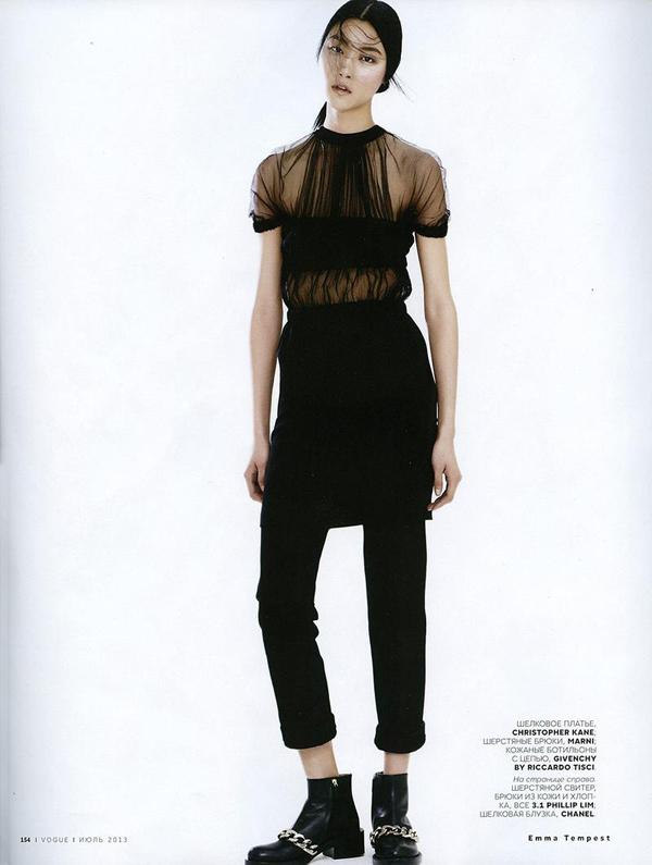 Vogue时尚俄罗斯-一个风景优美的背景,简单的配饰和最小的化妆---酷图编号4