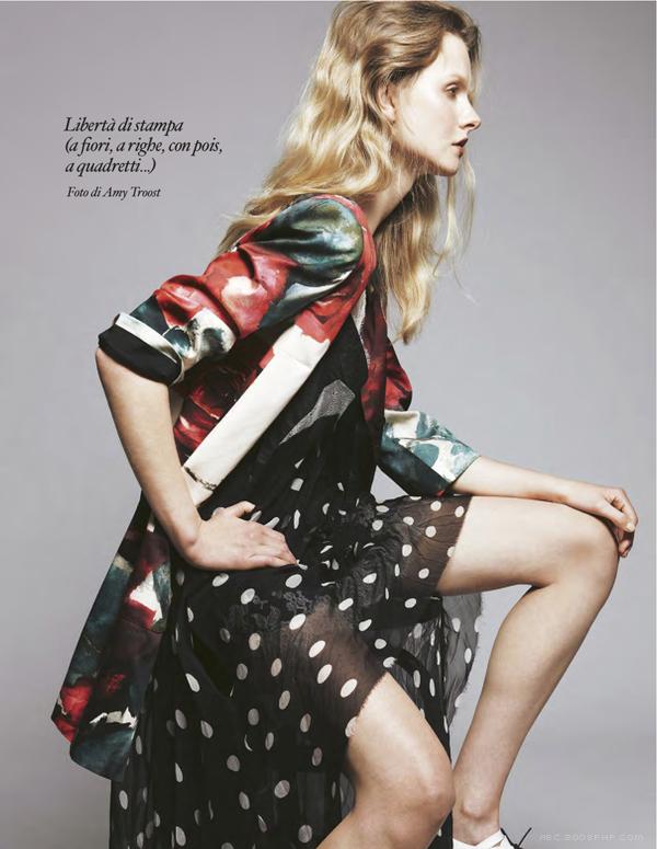 简单的人像时装拍摄-纯粹专注于华丽的服装与嬉皮士的感觉-大胆华丽的图案服装与嬉皮感觉---酷图编号12