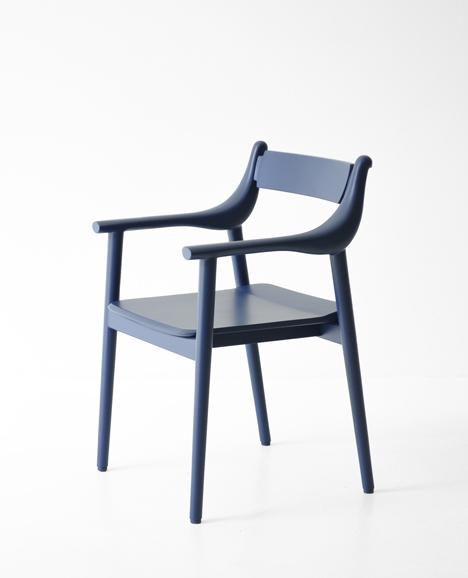 Bird椅子-韩国设计师Jungmo创造了这些简单鸟形扶手木椅---酷图编号1060047