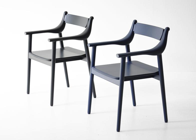 Bird椅子-韩国设计师Jungmo创造了这些简单鸟形扶手木椅---酷图编号1060049