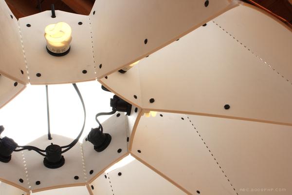 折叠灯-设计师使用再生材料,不断探索的产物---酷图编号1061757