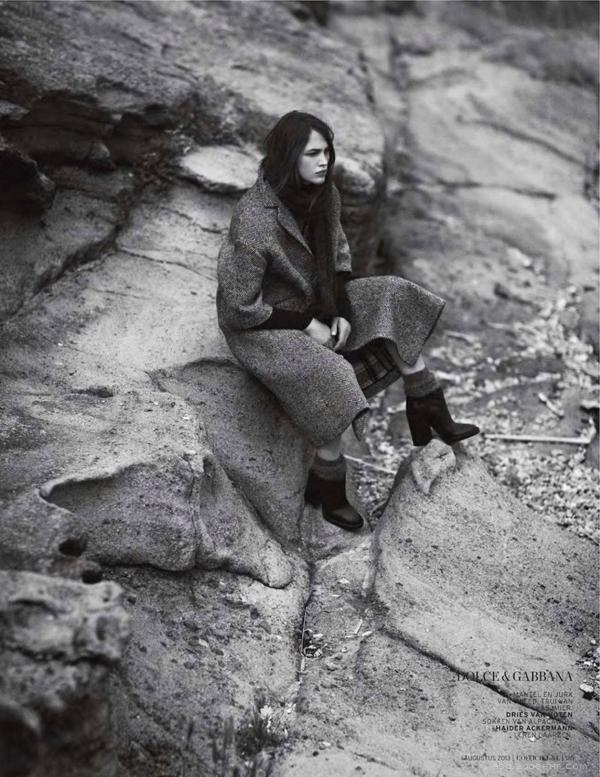 树木,海浪和岩石带来一个感性自然的拍摄-神秘和迷人的时装模特---酷图编号5