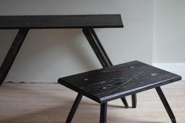 凯文・迈克尔・伯恩斯的家具和照明-奇思妙想制成的固体核桃腿,核桃层箱,黄铜细节和手绘柜子---酷图编号1064198