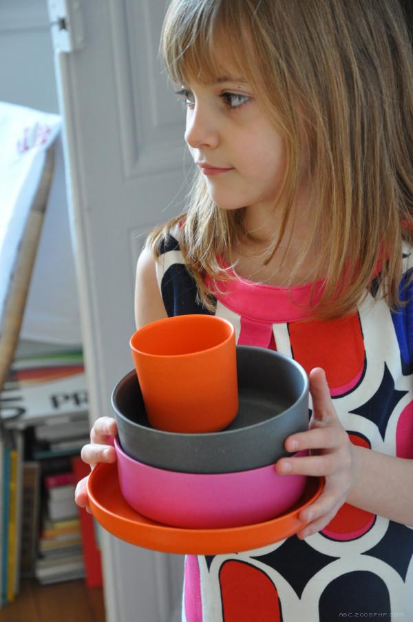 生态别致的儿童餐具-由可生物降解的竹纤维,三聚氰胺等塑料组成---酷图编号1064262