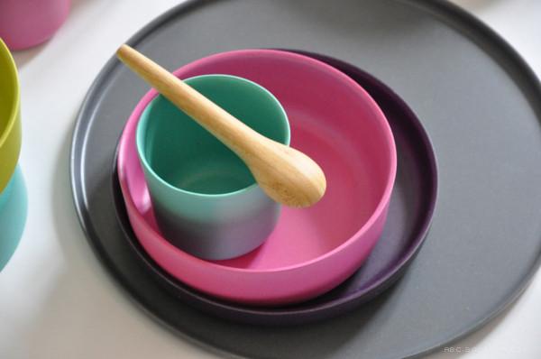 生态别致的儿童餐具-由可生物降解的竹纤维,三聚氰胺等塑料组成---酷图编号1064263